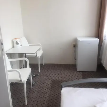 Pensión Eska S Pivovarem Mj 3*